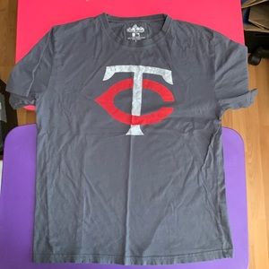 Red Jacket Minnesota Twins T-Shirt L